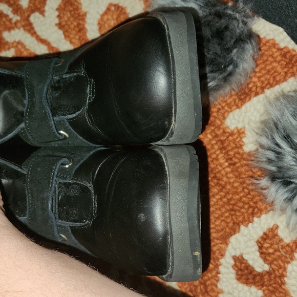 Ugg Isley Water-Resistant Boot with Removable Pompom size 7 - Picture 12 of 12